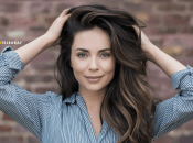 Из-за жары кожа головы быстро жирнеет и укладка портится