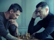 Нас обманули! Легендарный снимок Месси и Роналду - фальшивка (видео)