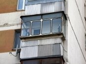 Дело не в "эстетике": почему в СССР некоторые стеклили балконы автобусными окнами