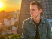 Сбежавший за границу сын "слуги народа" сложил мандат