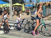 Выходные звездных мам: Седокова проводит время с детьми, а Кардашьян – на вечеринке