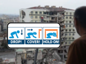 Вместо того чтобы прятаться в дверном косяке, нужно упасть, спрятаться и держаться за опору