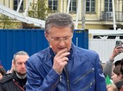 Игорь Кондратюк вышел на сцену "Караоке на майдане" перед новым ведущим