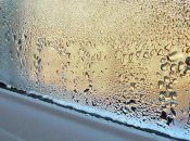 Конденсат на окнах - частая проблема в холодное время года