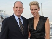 Княгиня Монако беременна близнецами (ФОТО)