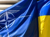 Флаг НАТО и флаг Украины