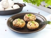 Фаршированные грибы будут уместны на любом столе