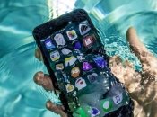 Телефон упал в воду