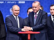 Реджеп Ердоган (праворуч) і Володимир Путін на церемонії відкриття газопроводу «Турецький потік» 8 січня 2020 у Стамбулі