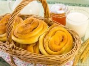 Домашні булочки з корицею виходять пишними і неймовірно ароматними