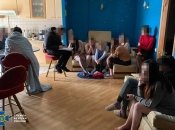 Дівчат з нестійкою психікою набирали в різних месенджерах та соцмережах