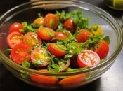 Необычный салат из стандартных продуктов