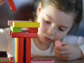 Ребенок играет