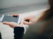 Использование мобильного телефона во время зарядки приводит к деградации батареи