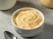 Для соусу вам потрібно тільки авокадо, олію та спеції.