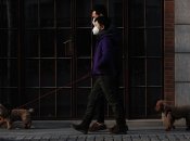 Люди в масках - иллюстративное фото