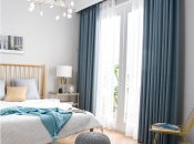 Штори в кімнаті