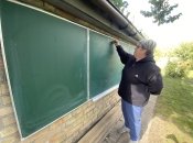 Каждый день Светлана Николаевна по нескольку часов стоит у доски, преподавая математику школьникам