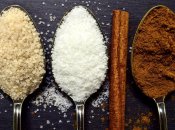 Цукор, кориця та мелена кава