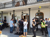 Один из корпусов Нижней лавры, где забаррикадировались верующие