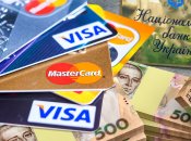 Украинцам ограничат переводы между картами: кто первым столкнется с проблемой