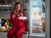 Жінка біля відкритого холодильника