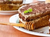 Медовик с черносливом. Самый вкусный рецепт к Медовому Спасу