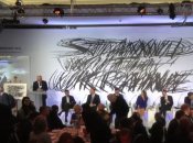 Стояти з Україною