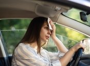 Солнце и духота в автомобиле снижают концентрацию водителя