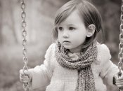 Почему ребенок не играет с другими детьми