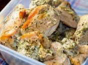 Завдяки маринаду з кефіру м’ясо виходить найніжнішим