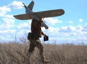 Украинский военный с дроном