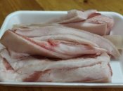 Что делать со шкурками от сала