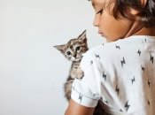 20 трогательных и смешных фото детей с котами из Инстаграма