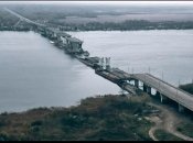 Вид на Антонівський міст з правого берега Дніпра