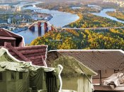 На острові достатньо незаконних тимчасових споруд. Фото Колаж "Телеграфу"