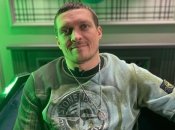 Рятує свята вода: як Усик бореться з російськими новинами