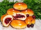 Пиріжки з вишнею