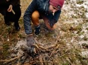 Развести костер зимой сложно