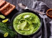 Суп с огурцами и йогуртам - отличный вариант быстрого обеда