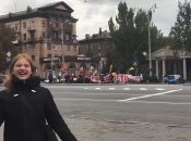 В Запорожье девушки смеялись, обсуждая акцию "Free Azov"