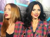 На фото - Слава Каминская и Виктория Смеюха