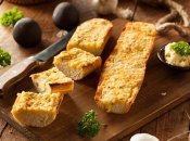 С этим багетом с чесноком и сыром вы забудете даже о пампушках