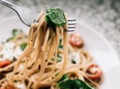 Макароны, только азиатская тема: рецепт гречневой лапши с кисло-сладким соусом от Клопотенко