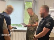 Приставив пістолет до живота: на Черкащині п'яний начальник колонії погрожував співробітнику СТО (фото)
