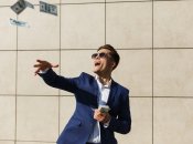 Гроші посипляться дощем