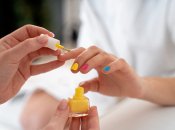 Лак для ногтей может помочь в ремонте