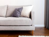 Средство с водкой поможет освежить ваш диван