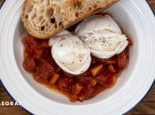 Дуже апетитна страва з яйцями