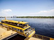 Прогулянковий човен на Поштовій площі